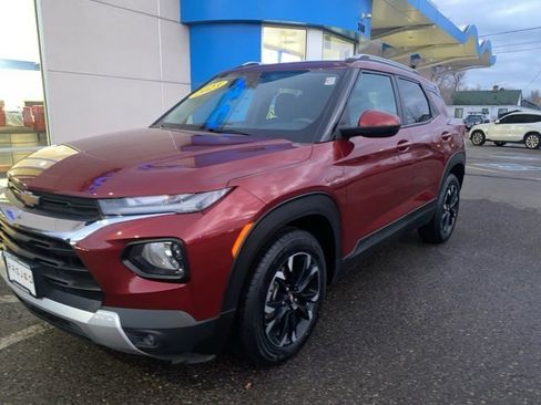 Used 2023 Chevrolet TrailBlazer LT image 2