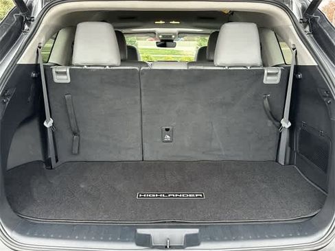 Used 2022 Toyota Highlander XLE image 26