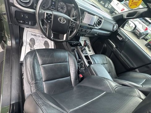 Used 2021 Toyota Tacoma TRD Off-Road w/ TRD Premium Off Road Package AWD/4WD image 13