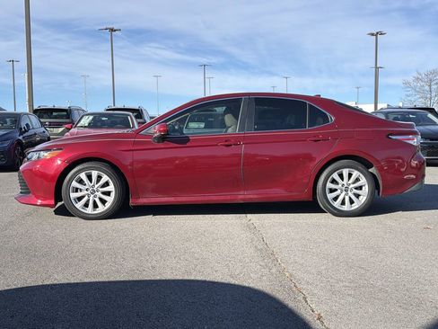 Used 2019 Toyota Camry LE image 2