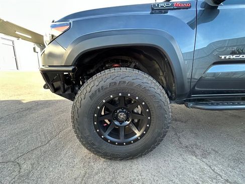 Used 2021 Toyota Tacoma TRD Off-Road w/ Technology Package AWD/4WD image 11