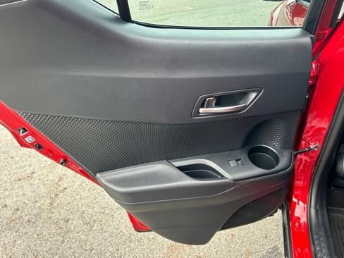 Used 2020 Toyota C-HR XLE FWD image 42