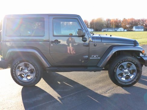 Used 2017 Jeep Wrangler Sahara image 2