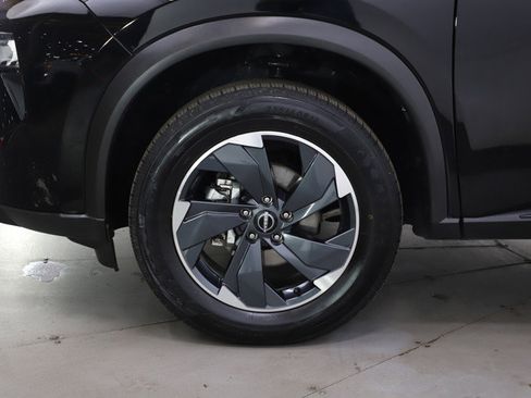 Used 2025 Nissan Rogue SV image 31