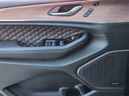 Used 2021 Jeep Grand Cherokee L Summit w/ Luxury Tech Group V image 18