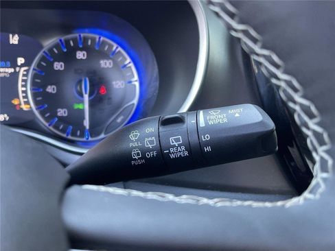 Used 2024 Chrysler Pacifica Touring-L FWD image 19