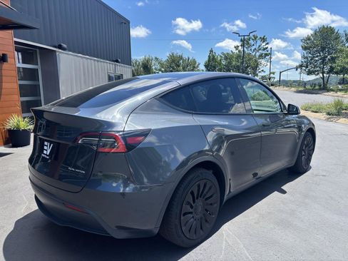 Used 2021 Tesla Model Y Long Range AWD/4WD image 9