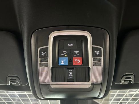 Used 2025 RAM 1500 Laramie AWD/4WD image 23