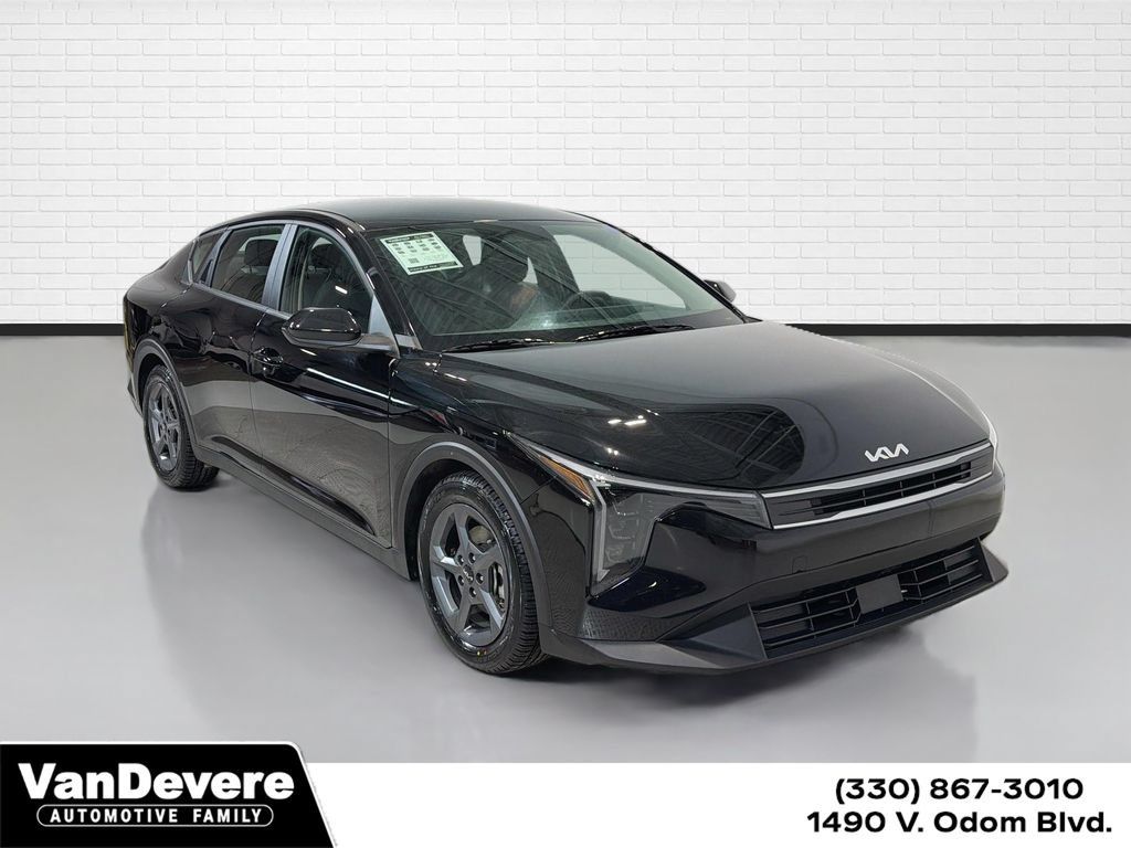 Used 2025 Kia K4 FWD image 1