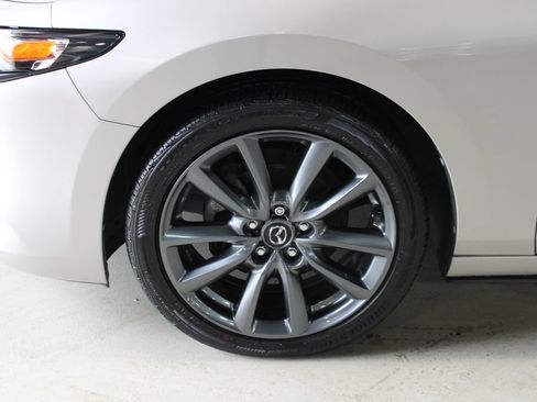 Used 2023 MAZDA MAZDA3 s FWD image 4
