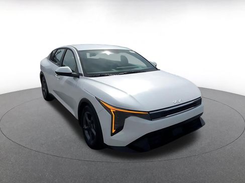 Used 2025 Kia K4 LXS image 3