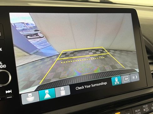 Used 2025 Honda Odyssey Elite image 19