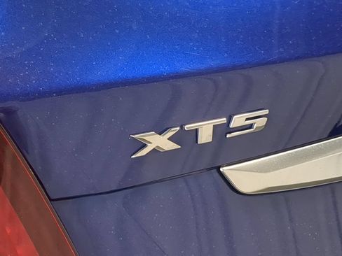 Used 2023 Cadillac XT5 Premium Luxury w/ LPO, Floor Liner Package AWD/4WD image 16