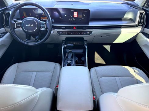 Used 2025 Kia Sorento S image 19