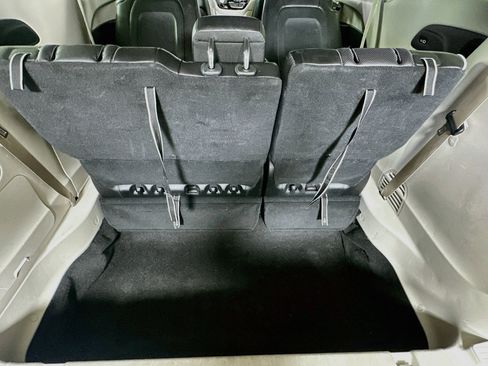 Used 2023 Chrysler Pacifica Limited FWD image 31