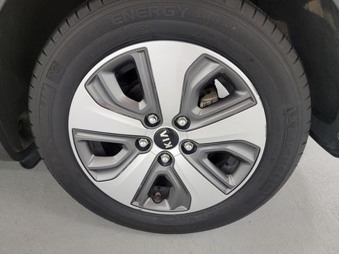 Used 2019 Kia Niro LX FWD image 12