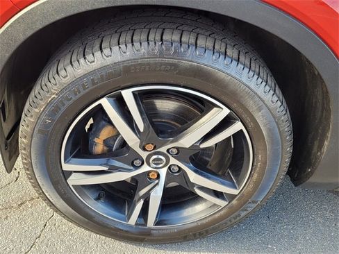 Used 2023 Volvo XC40 B5 Core image 17