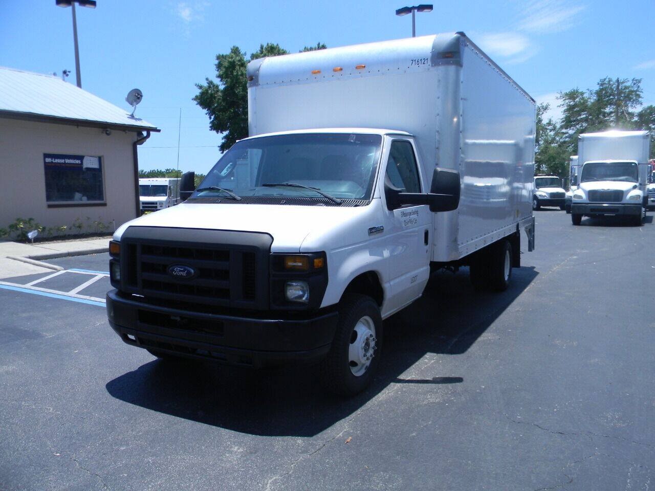 Used 2017 Ford E-350 and Econoline 350 Super Duty RWD image 4