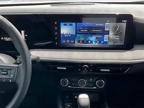 Used 2025 Nissan Kicks SV w/ Charging Package FWD image 7