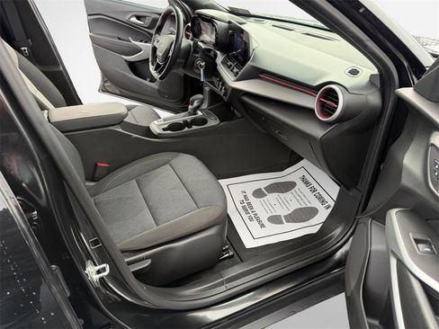 Certified 2024 Chevrolet Trax RS image 26