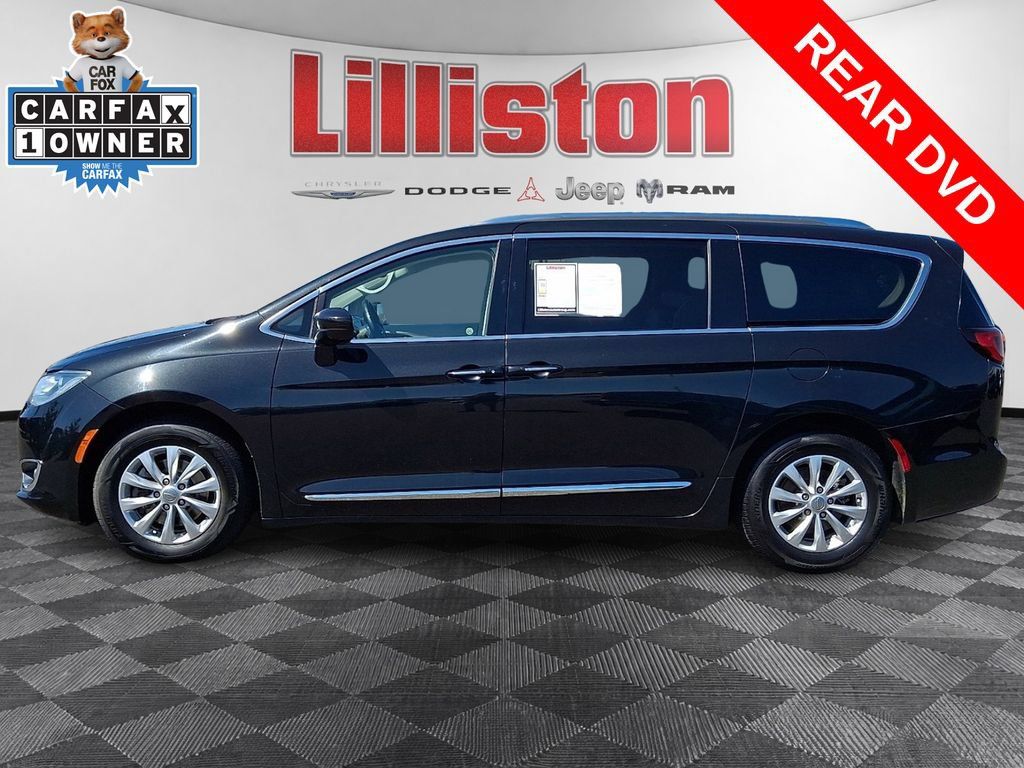Used 2018 Chrysler Pacifica Touring-L FWD image 7