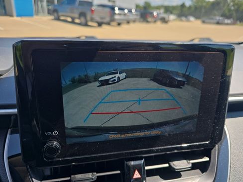 Used 2025 Toyota Corolla LE FWD image 24