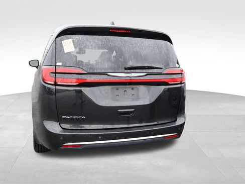 Used 2023 Chrysler Pacifica Touring-L FWD image 17