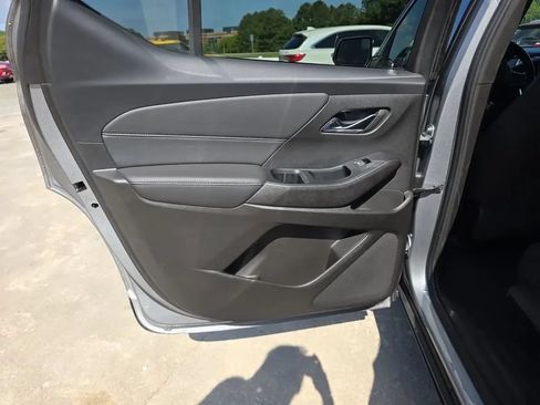 Used 2023 Chevrolet Traverse LT FWD image 44