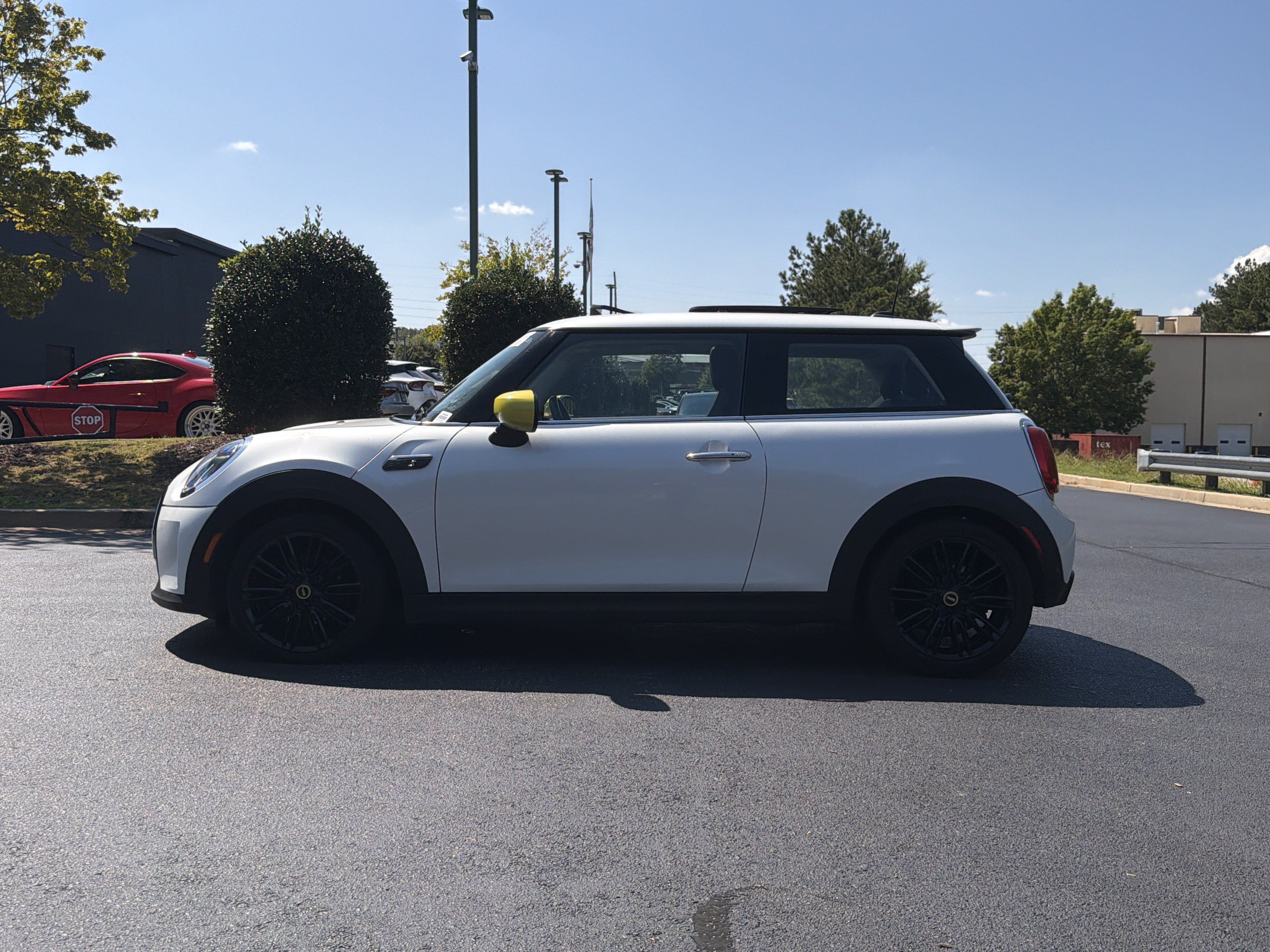 Used 2024 MINI Cooper SE FWD image 9