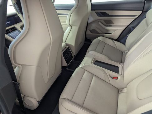 Used 2022 Porsche Taycan image 15