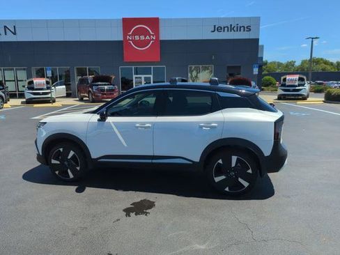 Certified 2025 Nissan Kicks SR FWD image 10