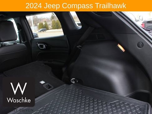 Used 2024 Jeep Compass Trailhawk w/ Trailhawk Elite Group image 20