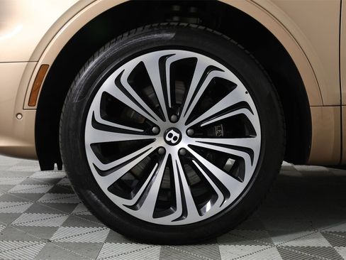 Used 2021 Bentley Bentayga image 5