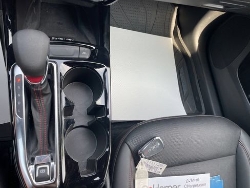 Used 2024 Chevrolet Trax RS w/ Sunroof Package FWD image 29