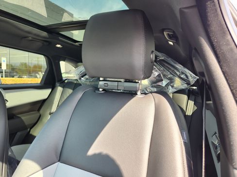 New 2026 Land Rover Range Rover Velar Dynamic SE AWD/4WD image 9