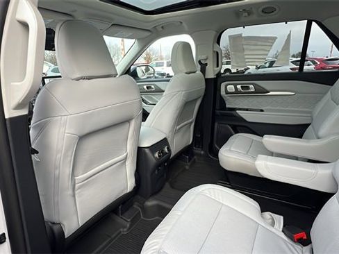 Used 2025 Ford Explorer Platinum w/ Ultimate Package image 19