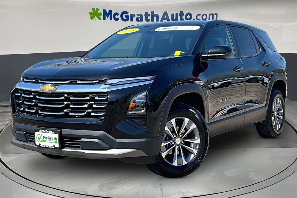 Used 2025 Chevrolet Equinox LT AWD/4WD image 3
