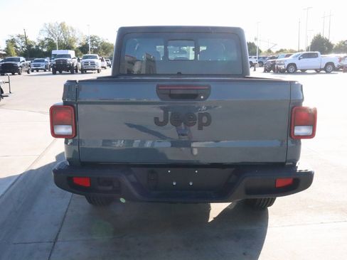 New 2025 Jeep Gladiator Sport image 20