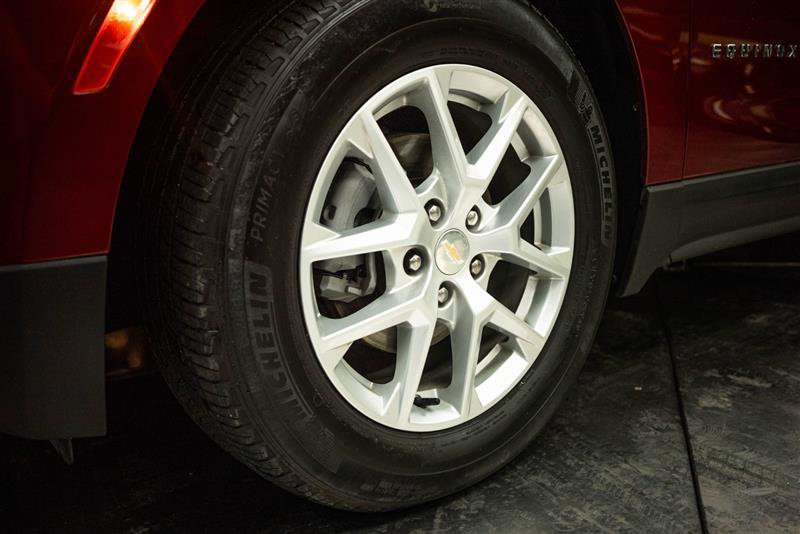 Used 2023 Chevrolet Equinox LT w/ Driver Convenience Package FWD image 3