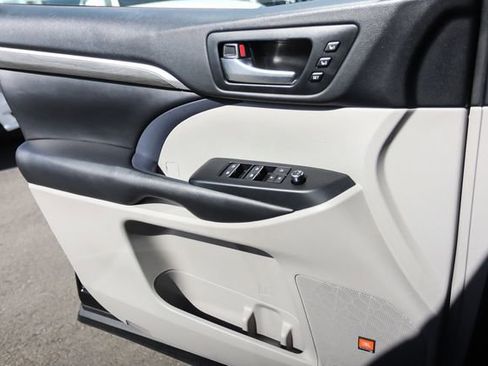 Used 2018 Toyota Highlander Limited Platinum image 35