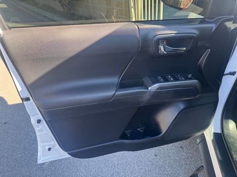 Used 2021 Toyota Tacoma TRD Off-Road image 13