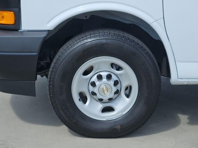 New 2026 Chevrolet Express 2500 Extended w/ Communications Package RWD image 30