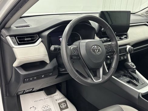 Used 2023 Toyota RAV4 XLE Premium image 16