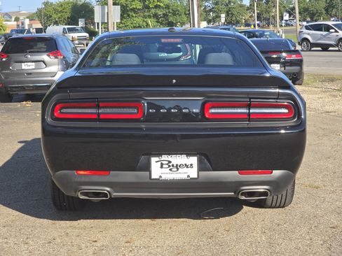 Used 2019 Dodge Challenger SXT RWD image 6