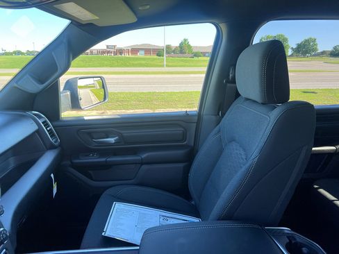 New 2026 RAM 1500 Express AWD/4WD image 18