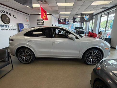 Used 2023 Porsche Cayenne Platinum Edition AWD/4WD image 14