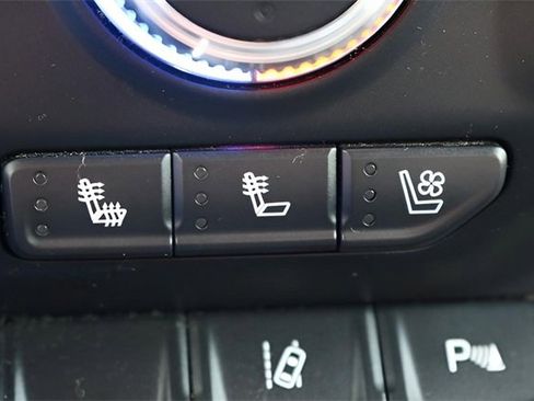 Used 2022 GMC Sierra 2500 AT4 w/ AT4 Preferred Package image 25