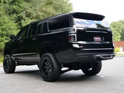 Used 2024 GMC Yukon XL SLT w/ SLT Luxury Package image 23