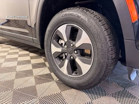 Used 2022 Jeep Grand Cherokee Limited 4xe AWD/4WD image 2