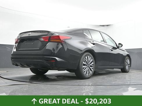 Used 2025 Nissan Altima 2.5 SV FWD image 44